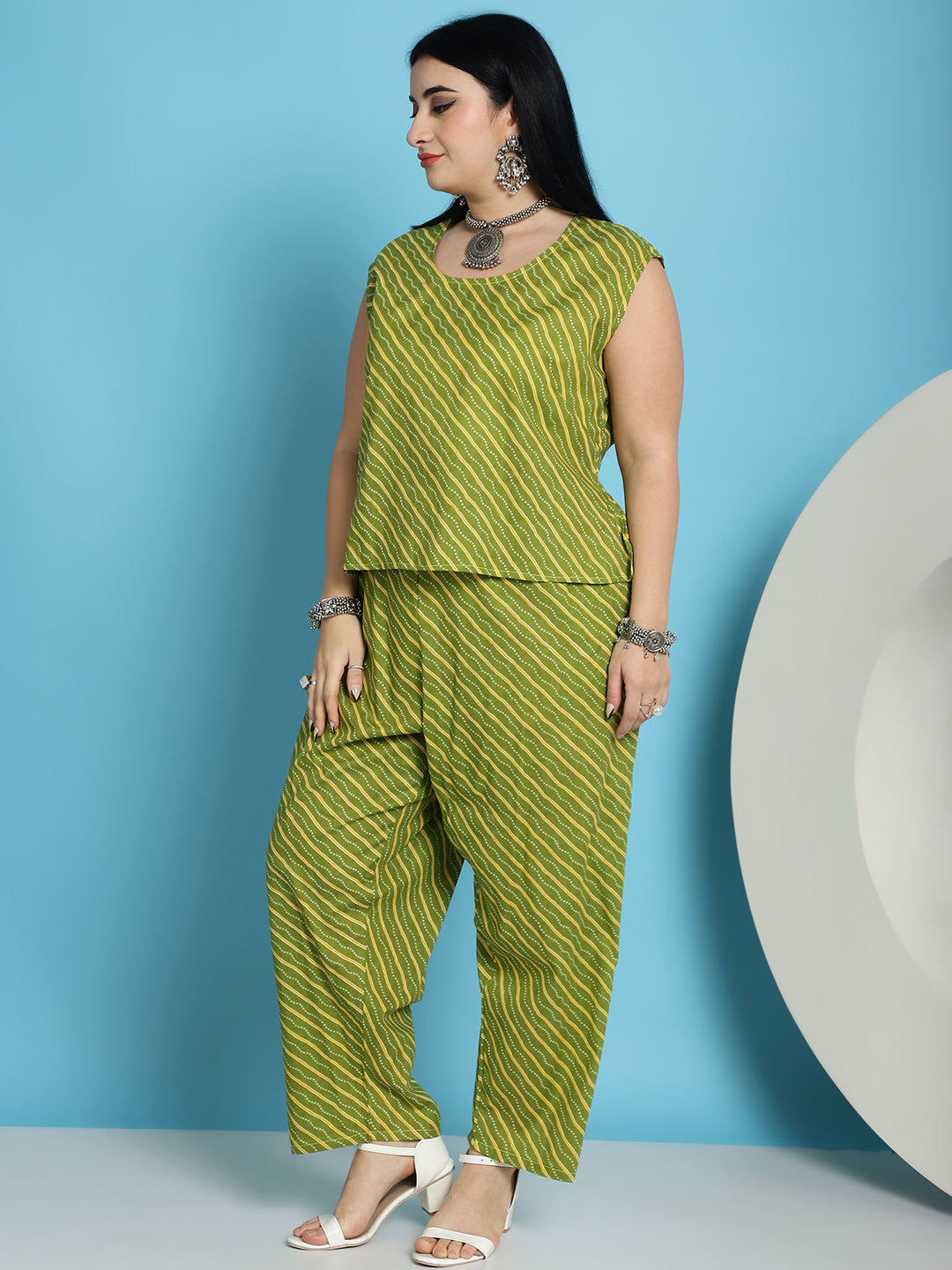 Plus Size Green Bandhani Leheriya Print Cotton Slip And Shrug With Pant Set