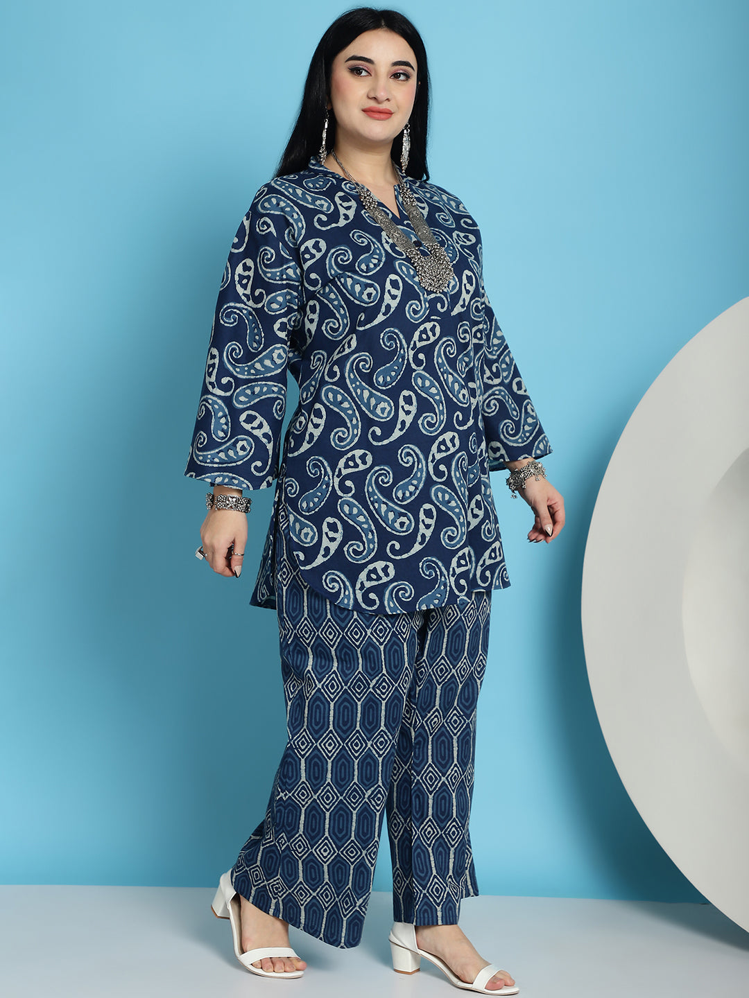 Plus Size Indigo Paisley Print Cotton Short Kurta With Pant Set