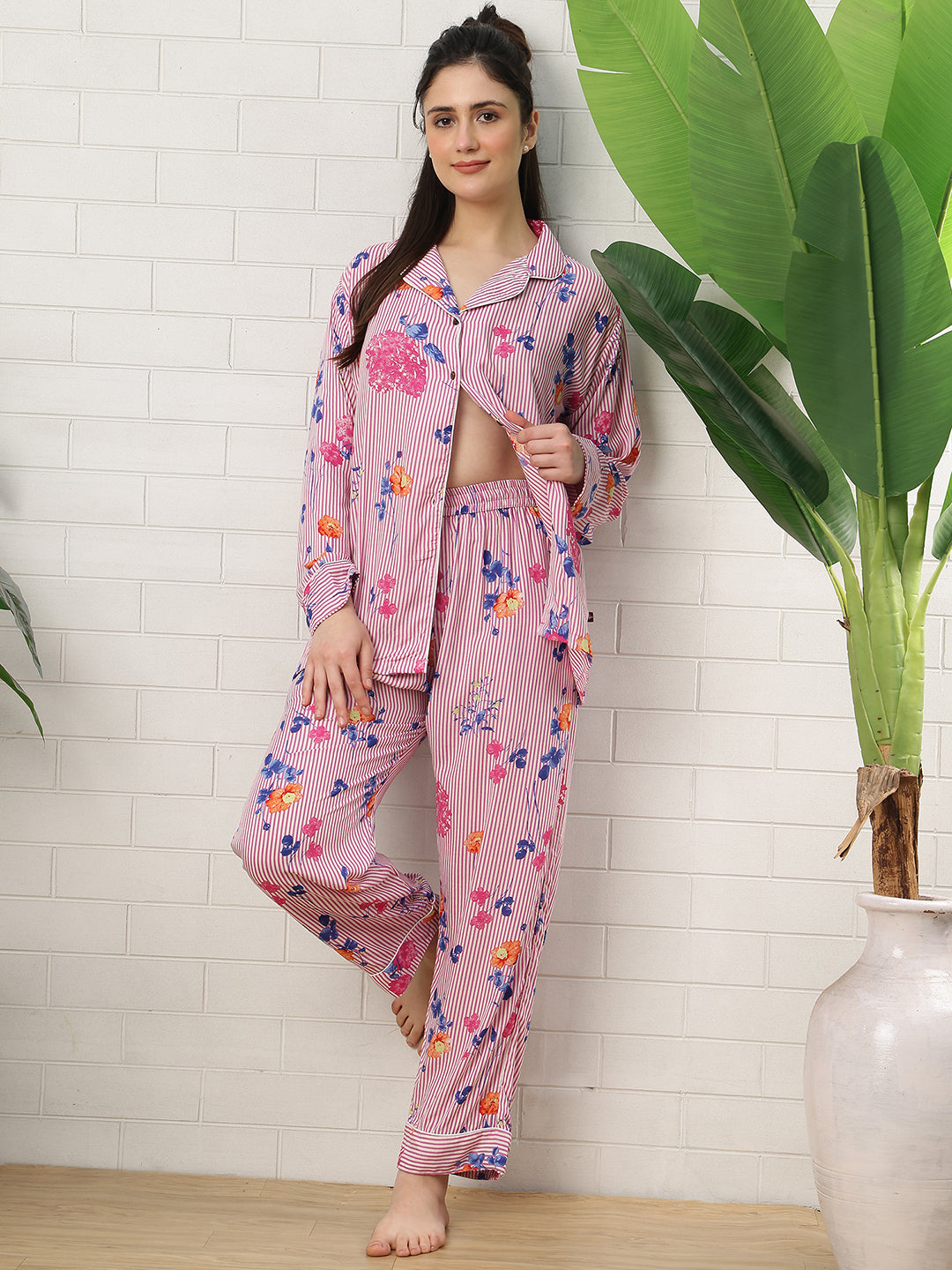Blooming Stripe Collar Night Suit