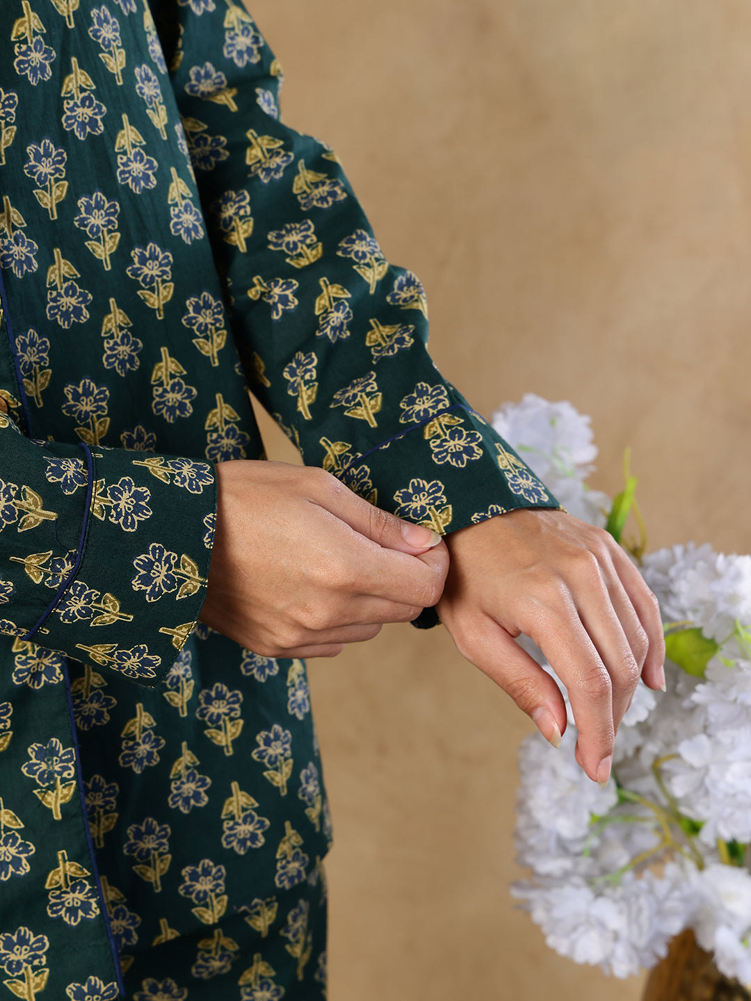 Aavya Booti Collar Night Suit