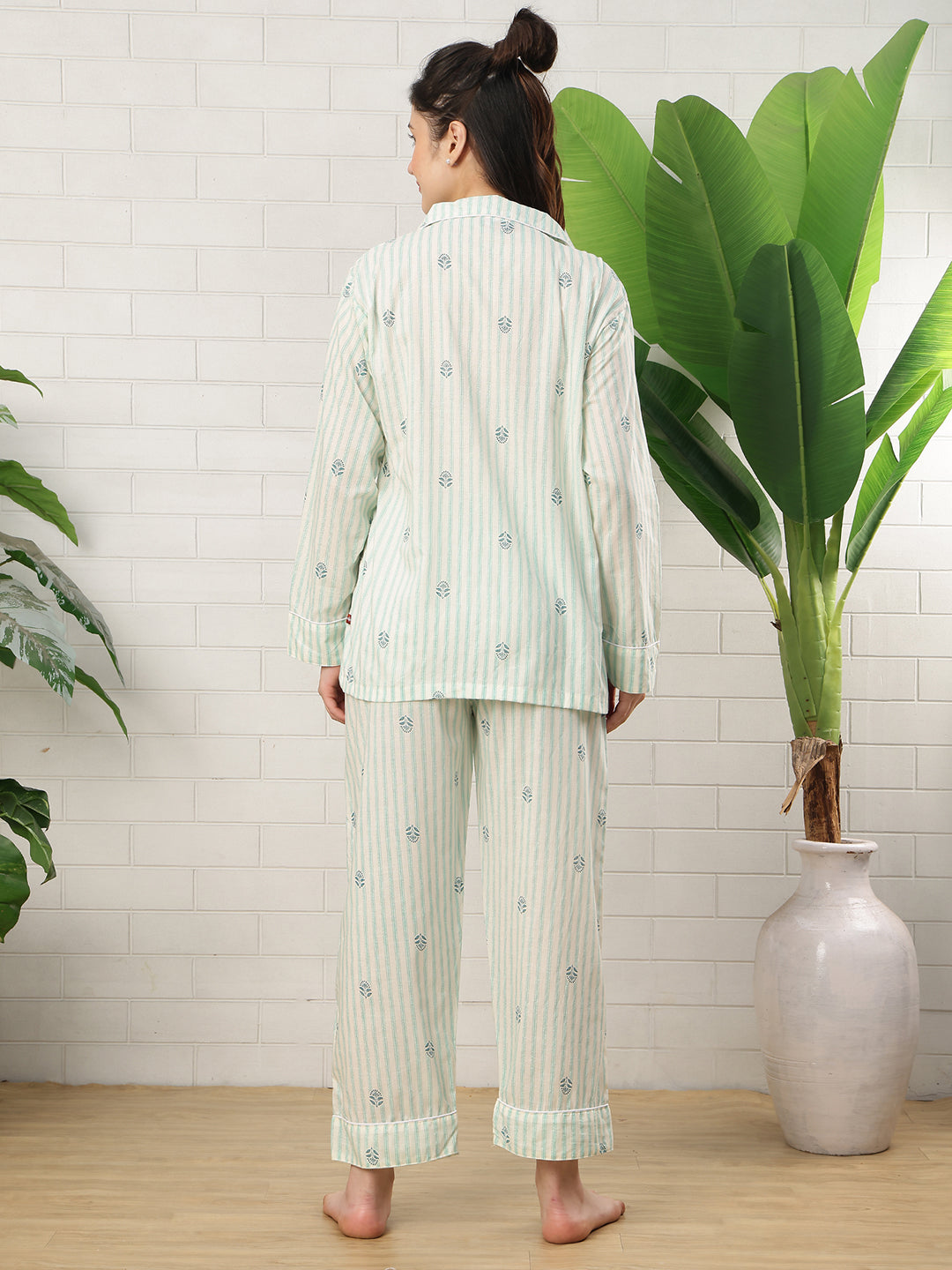 Stripe Booti Collar Night Suit