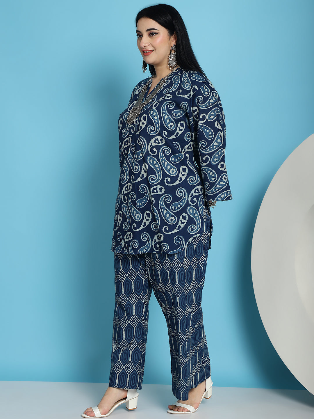 Plus Size Indigo Paisley Print Cotton Short Kurta With Pant Set