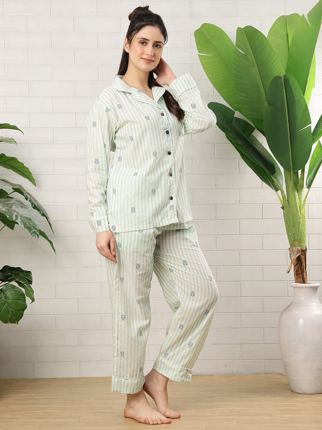 Stripe Booti Collar Night Suit