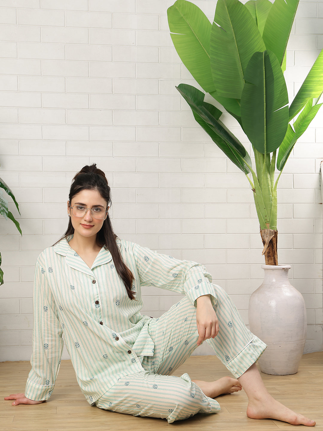 Stripe Booti Collar Night Suit