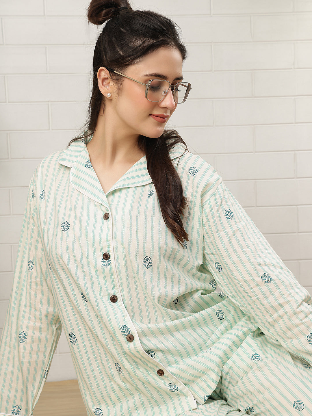 Stripe Booti Collar Night Suit