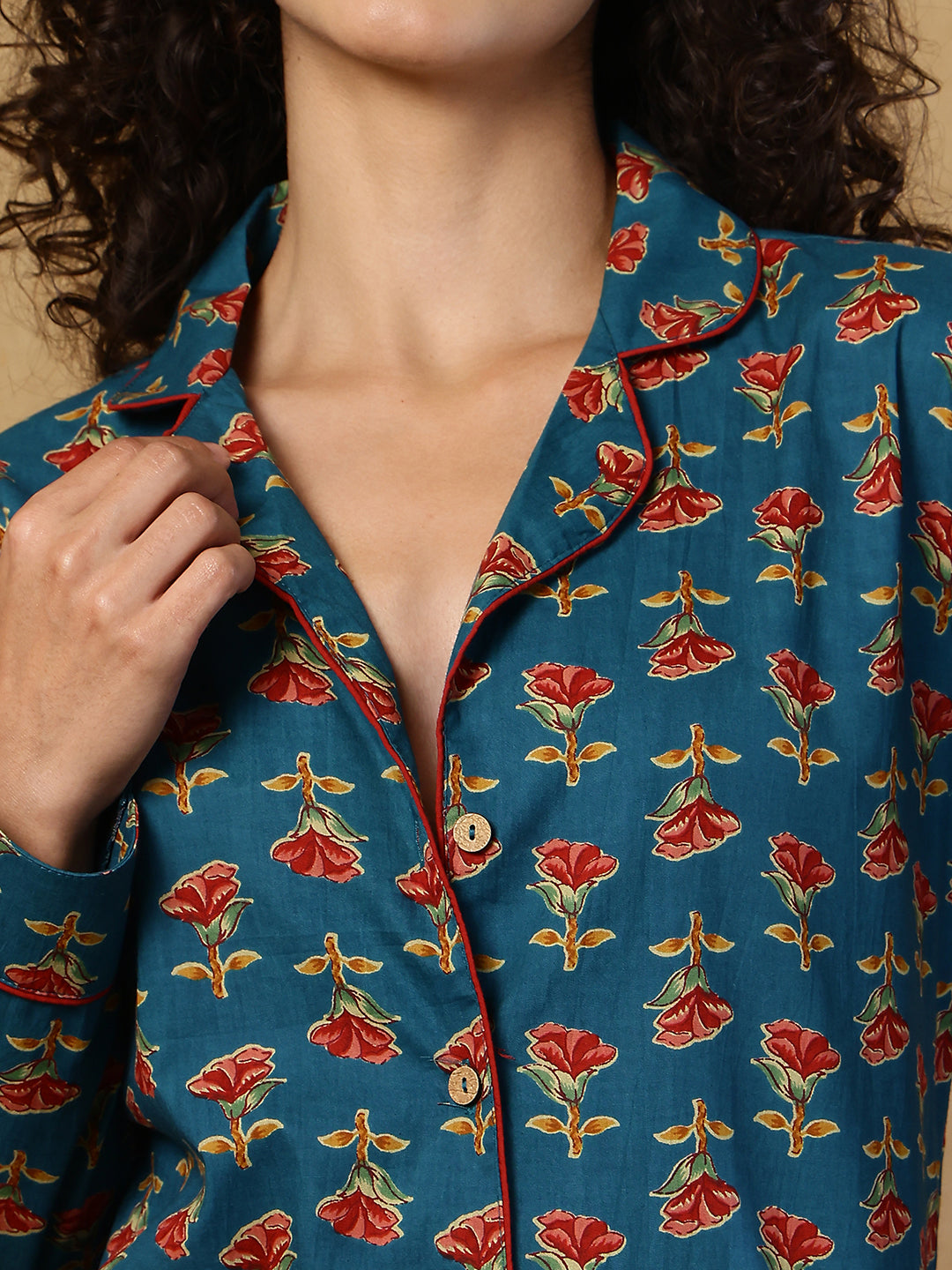 Mahnoor Booti Collar Night