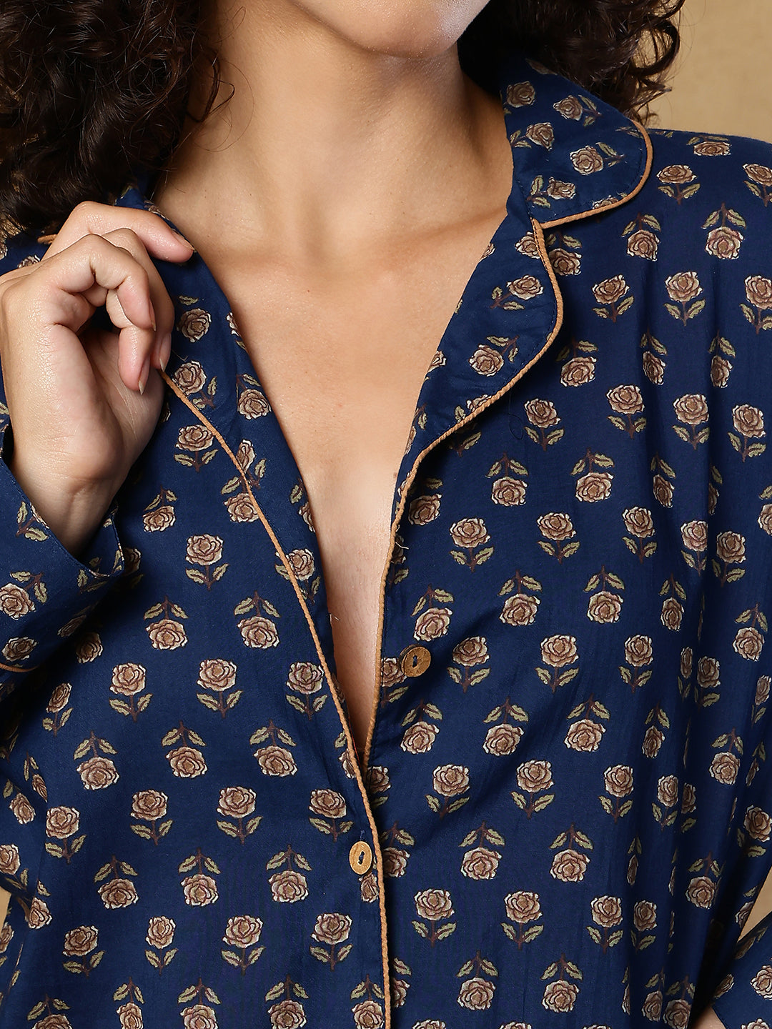 Zoya Booti Collar Night Suit