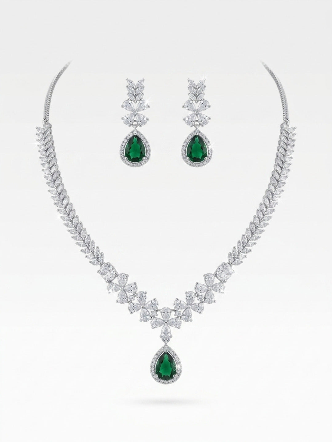 Emerald Teardrop Jewellery Set
