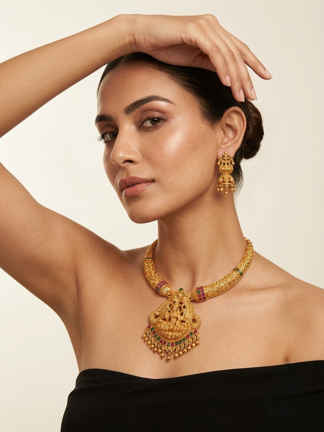 Anika Hasli Jewellery Set